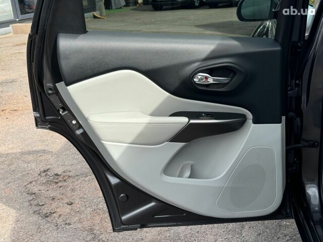 Сірий Джип Cherokee, об'ємом двигуна 3.2 л та пробігом 108 тис. км за 21290 $, фото 18 на Automoto.ua