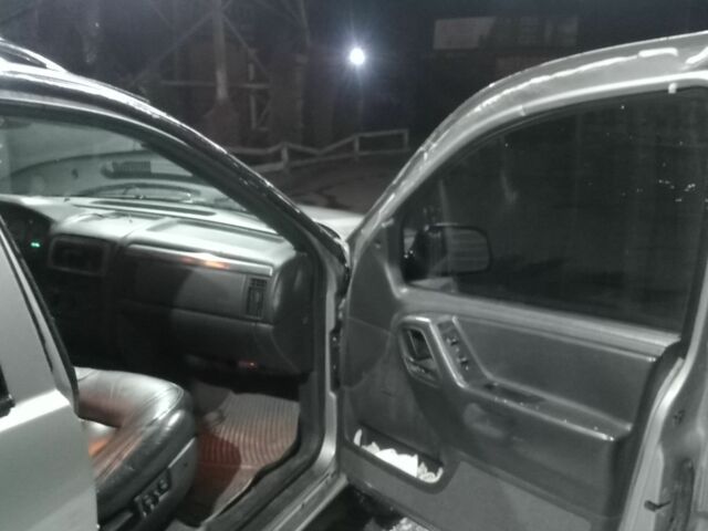 Сірий Джип Cherokee, об'ємом двигуна 3.1 л та пробігом 211 тис. км за 7000 $, фото 8 на Automoto.ua