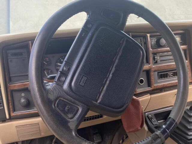 Сірий Джип Cherokee, об'ємом двигуна 2.5 л та пробігом 125 тис. км за 5599 $, фото 6 на Automoto.ua