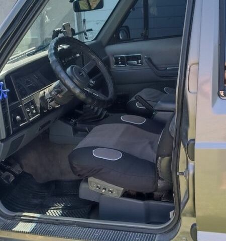 Серый Джип Чероки, объемом двигателя 2.1 л и пробегом 318 тыс. км за 3300 $, фото 3 на Automoto.ua