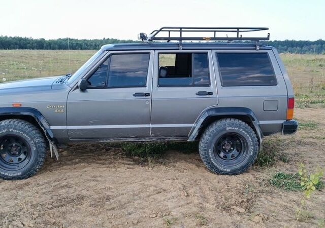 Серый Джип Чероки, объемом двигателя 2.1 л и пробегом 318 тыс. км за 3300 $, фото 1 на Automoto.ua