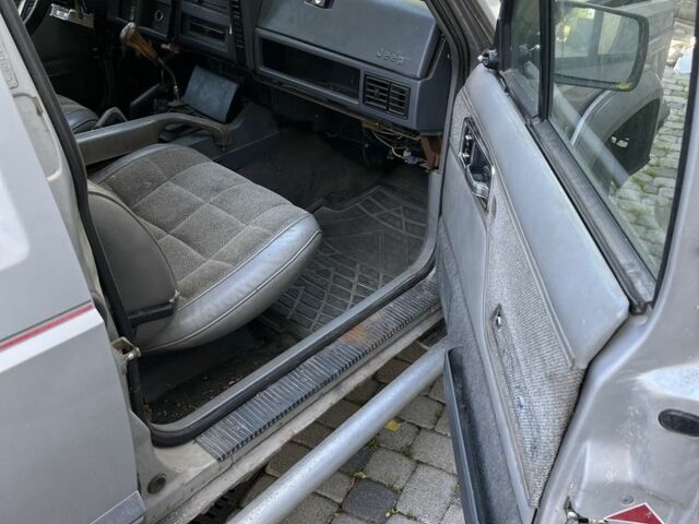 Сірий Джип Cherokee, об'ємом двигуна 2.1 л та пробігом 370 тис. км за 2200 $, фото 2 на Automoto.ua