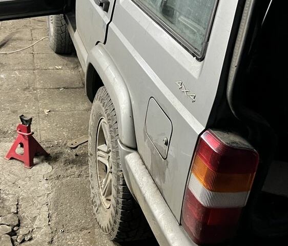 Серый Джип Чероки, объемом двигателя 2.5 л и пробегом 100 тыс. км за 2000 $, фото 4 на Automoto.ua