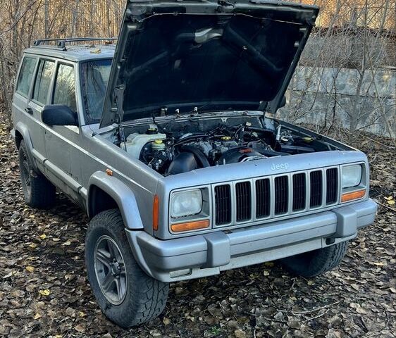 Серый Джип Чероки, объемом двигателя 2.5 л и пробегом 100 тыс. км за 2000 $, фото 1 на Automoto.ua