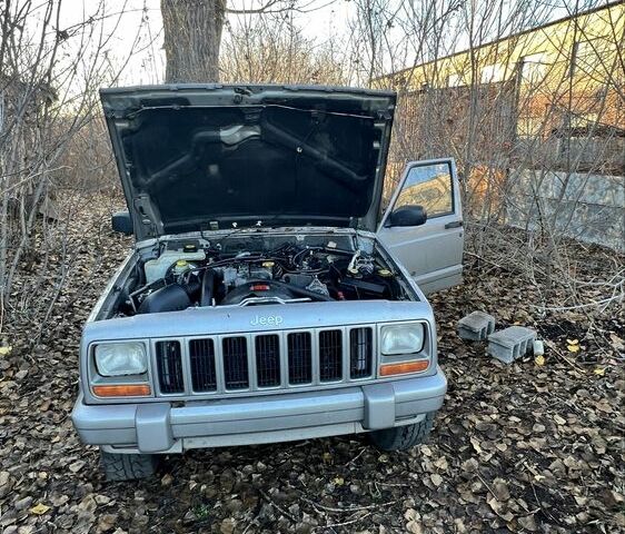 Серый Джип Чероки, объемом двигателя 2.5 л и пробегом 100 тыс. км за 2000 $, фото 3 на Automoto.ua