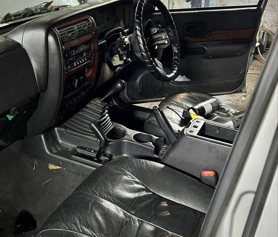 Серый Джип Чероки, объемом двигателя 2.5 л и пробегом 100 тыс. км за 2000 $, фото 5 на Automoto.ua