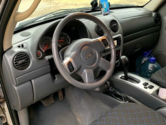 Сірий Джип Cherokee, об'ємом двигуна 2.8 л та пробігом 220 тис. км за 7000 $, фото 7 на Automoto.ua