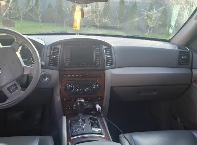 Сірий Джип Cherokee, об'ємом двигуна 3 л та пробігом 346 тис. км за 10000 $, фото 4 на Automoto.ua