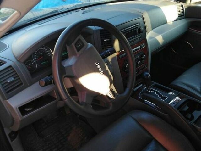 Джип Чероки 2007 в Чернигове на Automoto.ua Серый Джип Чероки, объемом двигателя 0 л и пробегом 300 тыс. км за 10500 $, фото 5 на Automoto.ua