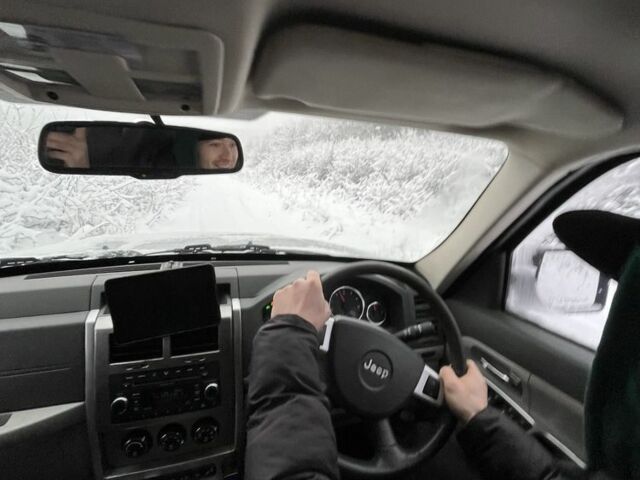 Джип Чероки 2008 в Ужгороде на Automoto.ua Серый Джип Чероки, объемом двигателя 2.8 л и пробегом 144 тыс. км за 3500 $, фото 4 на Automoto.ua