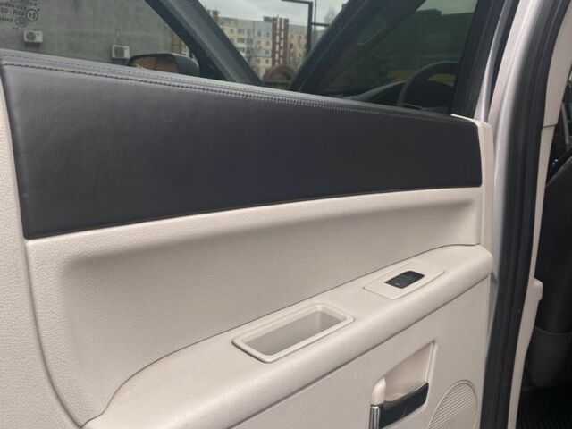 Серый Джип Чероки, объемом двигателя 3 л и пробегом 345 тыс. км за 10500 $, фото 6 на Automoto.ua