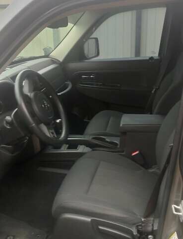 Серый Джип Чероки, объемом двигателя 3.7 л и пробегом 220 тыс. км за 13200 $, фото 6 на Automoto.ua