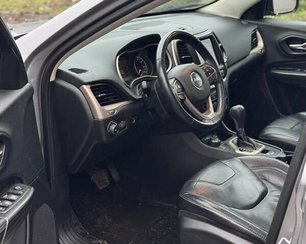 Серый Джип Чероки, объемом двигателя 3.24 л и пробегом 183 тыс. км за 12800 $, фото 14 на Automoto.ua