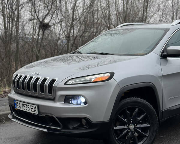 Серый Джип Чероки, объемом двигателя 3.24 л и пробегом 183 тыс. км за 12800 $, фото 1 на Automoto.ua