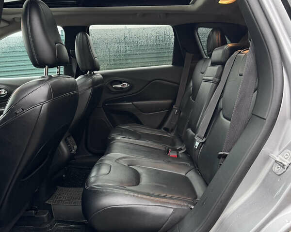 Серый Джип Чероки, объемом двигателя 3.24 л и пробегом 183 тыс. км за 12800 $, фото 23 на Automoto.ua