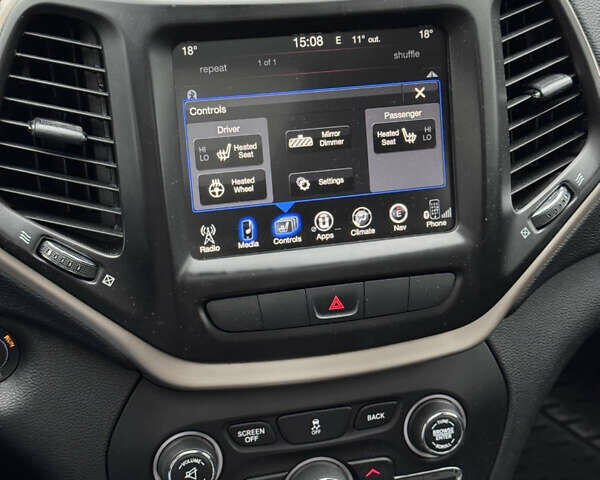 Серый Джип Чероки, объемом двигателя 3.24 л и пробегом 183 тыс. км за 12800 $, фото 17 на Automoto.ua