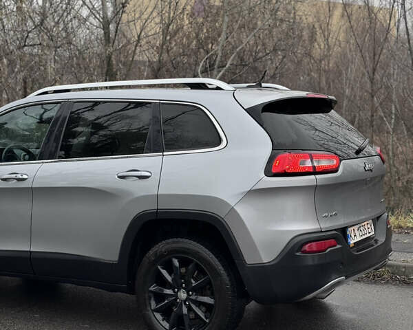 Серый Джип Чероки, объемом двигателя 3.24 л и пробегом 183 тыс. км за 12800 $, фото 3 на Automoto.ua