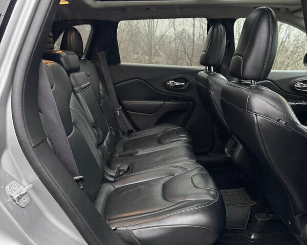 Серый Джип Чероки, объемом двигателя 3.24 л и пробегом 183 тыс. км за 12800 $, фото 26 на Automoto.ua