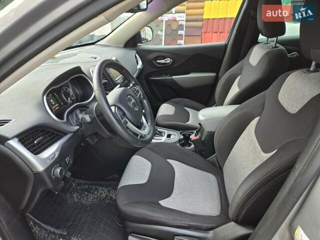 Серый Джип Чероки, объемом двигателя 2.36 л и пробегом 217 тыс. км за 10500 $, фото 8 на Automoto.ua