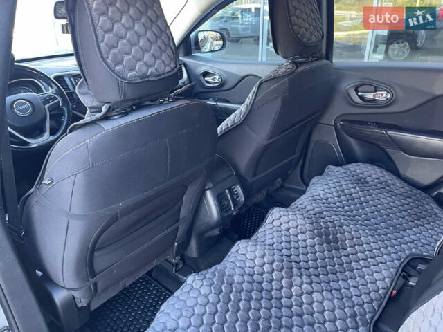 Сірий Джип Cherokee, об'ємом двигуна 2.36 л та пробігом 191 тис. км за 11999 $, фото 33 на Automoto.ua