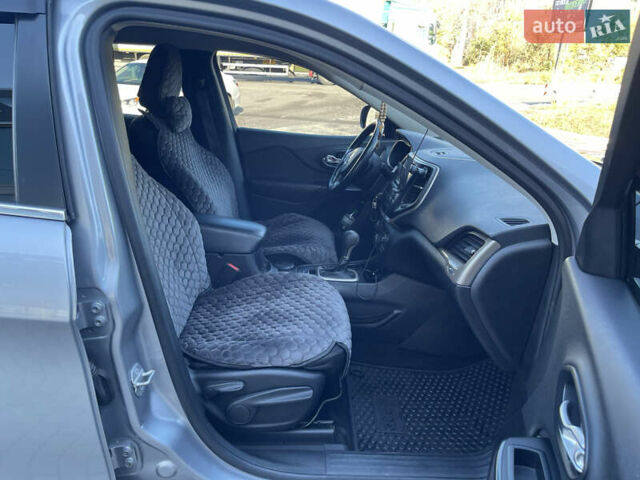 Сірий Джип Cherokee, об'ємом двигуна 2.36 л та пробігом 191 тис. км за 11999 $, фото 38 на Automoto.ua