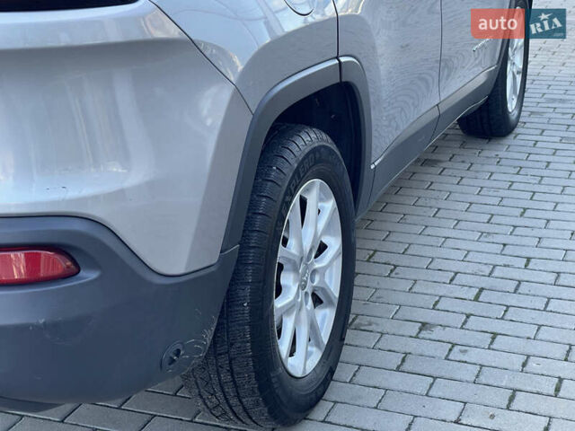 Сірий Джип Cherokee, об'ємом двигуна 2.36 л та пробігом 191 тис. км за 11999 $, фото 17 на Automoto.ua