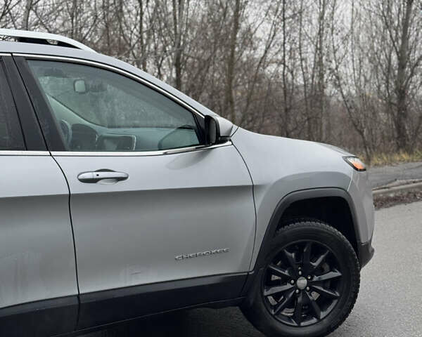 Серый Джип Чероки, объемом двигателя 3.24 л и пробегом 183 тыс. км за 12800 $, фото 10 на Automoto.ua