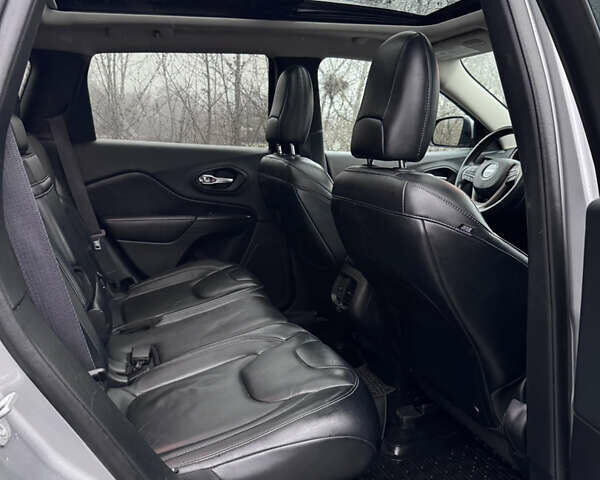 Серый Джип Чероки, объемом двигателя 3.24 л и пробегом 183 тыс. км за 12800 $, фото 25 на Automoto.ua