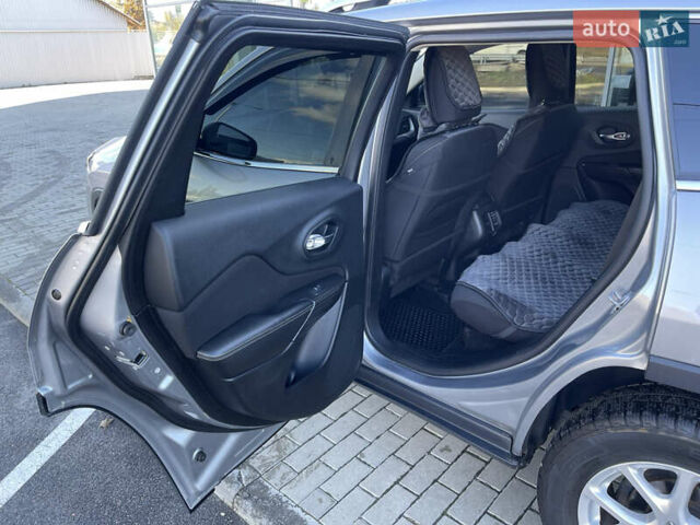 Сірий Джип Cherokee, об'ємом двигуна 2.36 л та пробігом 191 тис. км за 11999 $, фото 30 на Automoto.ua