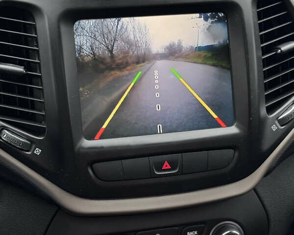 Серый Джип Чероки, объемом двигателя 3.24 л и пробегом 183 тыс. км за 12800 $, фото 18 на Automoto.ua