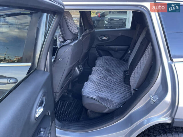 Сірий Джип Cherokee, об'ємом двигуна 2.36 л та пробігом 191 тис. км за 11999 $, фото 31 на Automoto.ua