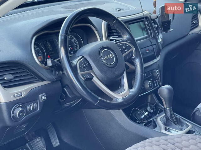 Сірий Джип Cherokee, об'ємом двигуна 2.36 л та пробігом 191 тис. км за 11999 $, фото 24 на Automoto.ua