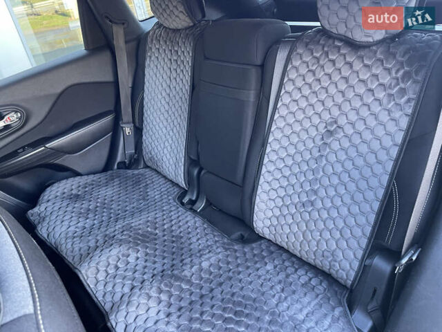 Сірий Джип Cherokee, об'ємом двигуна 2.36 л та пробігом 191 тис. км за 11999 $, фото 32 на Automoto.ua