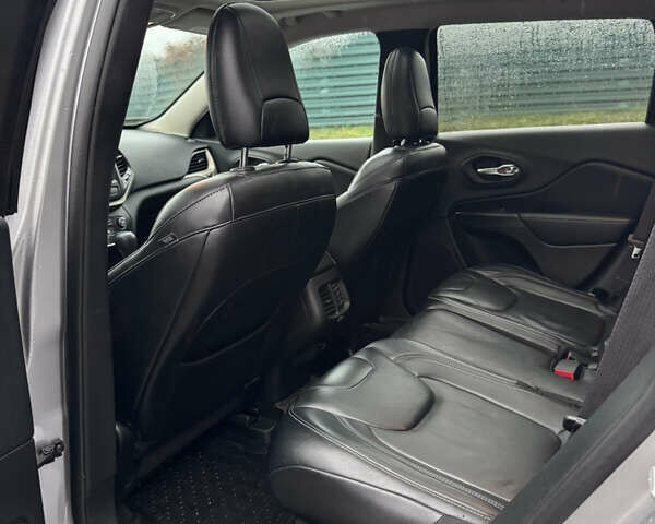 Серый Джип Чероки, объемом двигателя 3.24 л и пробегом 183 тыс. км за 12800 $, фото 22 на Automoto.ua