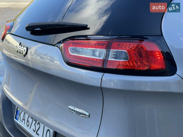 Сірий Джип Cherokee, об'ємом двигуна 2.36 л та пробігом 191 тис. км за 11999 $, фото 16 на Automoto.ua