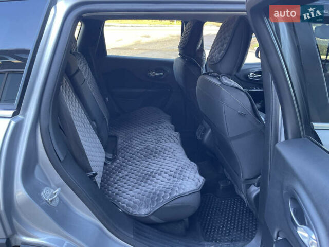Сірий Джип Cherokee, об'ємом двигуна 2.36 л та пробігом 191 тис. км за 11999 $, фото 36 на Automoto.ua