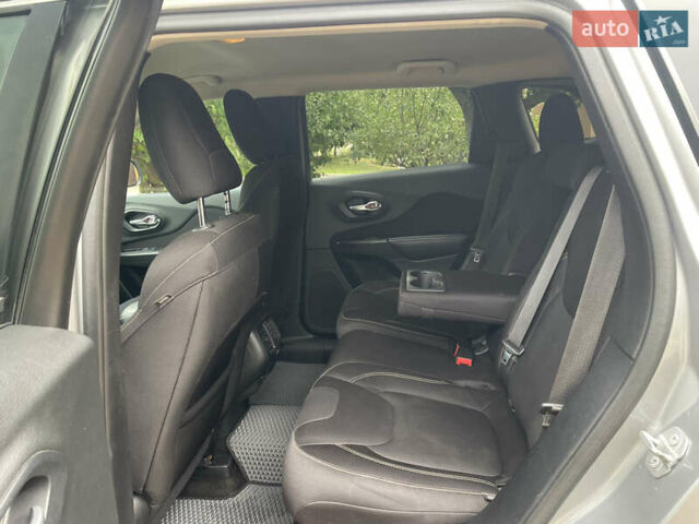 Серый Джип Чероки, объемом двигателя 2.36 л и пробегом 200 тыс. км за 14750 $, фото 10 на Automoto.ua