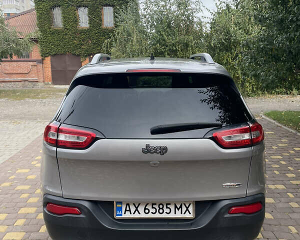 Серый Джип Чероки, объемом двигателя 2.36 л и пробегом 200 тыс. км за 14750 $, фото 15 на Automoto.ua