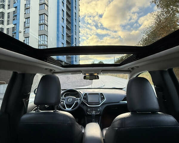 Сірий Джип Cherokee, об'ємом двигуна 2.36 л та пробігом 163 тис. км за 12500 $, фото 36 на Automoto.ua