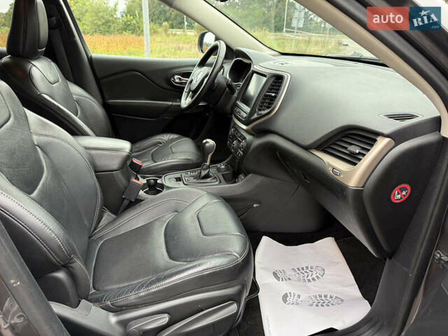 Сірий Джип Cherokee, об'ємом двигуна 2 л та пробігом 239 тис. км за 17500 $, фото 43 на Automoto.ua