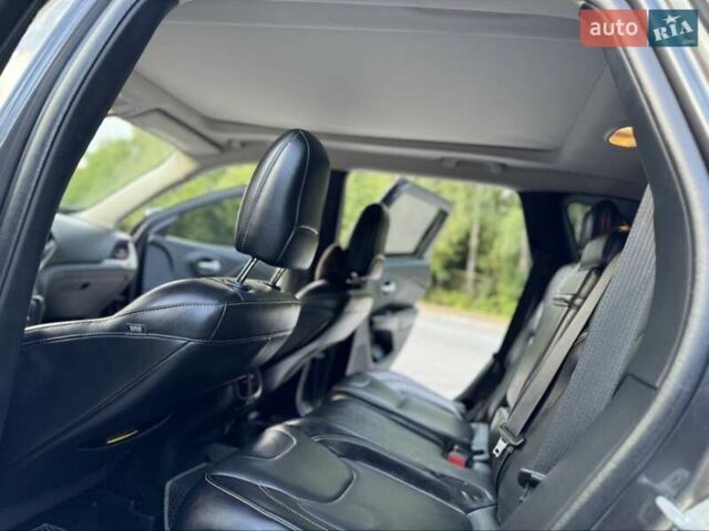 Серый Джип Чероки, объемом двигателя 3.24 л и пробегом 184 тыс. км за 12500 $, фото 12 на Automoto.ua