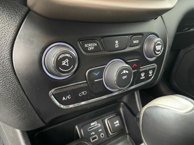 Серый Джип Чероки, объемом двигателя 2.4 л и пробегом 130 тыс. км за 13300 $, фото 17 на Automoto.ua