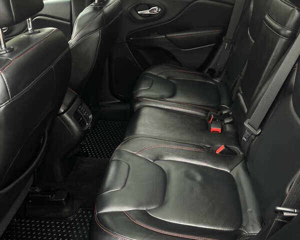 Серый Джип Чероки, объемом двигателя 3.24 л и пробегом 352 тыс. км за 12500 $, фото 25 на Automoto.ua