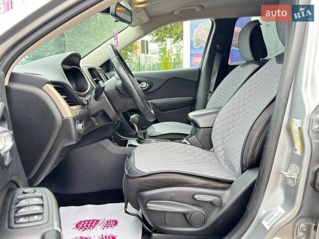 Сірий Джип Cherokee, об'ємом двигуна 2.36 л та пробігом 167 тис. км за 12300 $, фото 8 на Automoto.ua