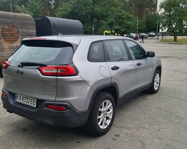 Сірий Джип Cherokee, об'ємом двигуна 2.36 л та пробігом 170 тис. км за 11111 $, фото 5 на Automoto.ua