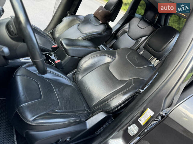 Джип Чероки 2014 в Трускавце на Automoto.ua Серый Джип Чероки, объемом двигателя 3.24 л и пробегом 175 тыс. км за 14900 $, фото 44 на Automoto.ua