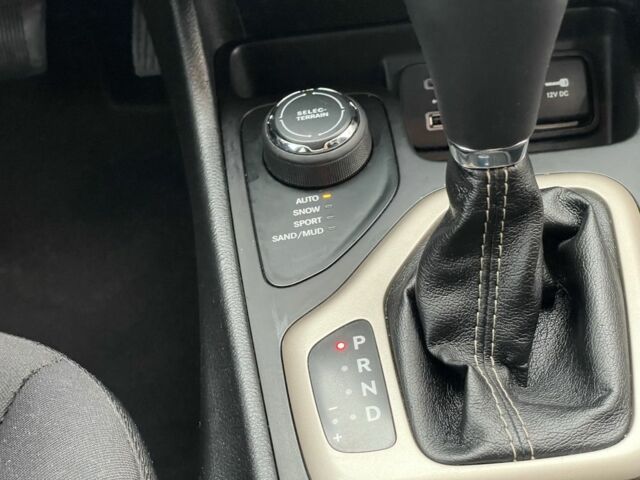 Серый Джип Чероки, объемом двигателя 2.4 л и пробегом 130 тыс. км за 13300 $, фото 14 на Automoto.ua