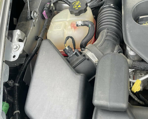 Сірий Джип Cherokee, об'ємом двигуна 2.36 л та пробігом 200 тис. км за 14900 $, фото 3 на Automoto.ua
