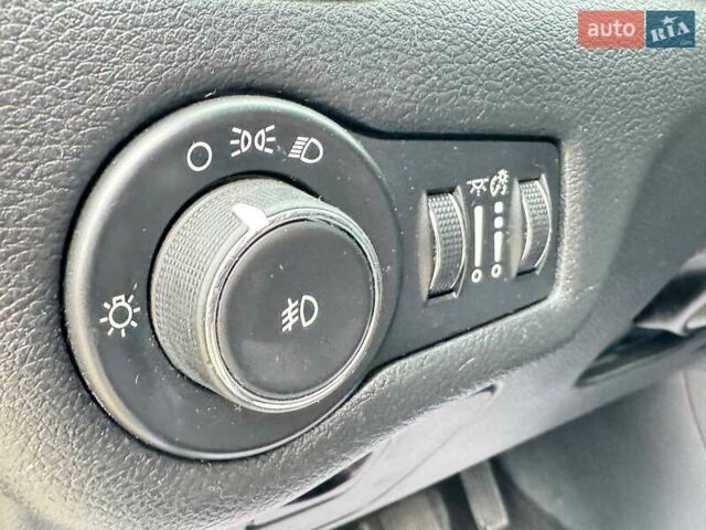 Сірий Джип Cherokee, об'ємом двигуна 2.36 л та пробігом 167 тис. км за 12300 $, фото 9 на Automoto.ua