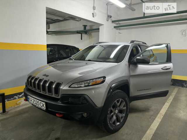 Сірий Джип Cherokee, об'ємом двигуна 3.24 л та пробігом 228 тис. км за 16000 $, фото 9 на Automoto.ua